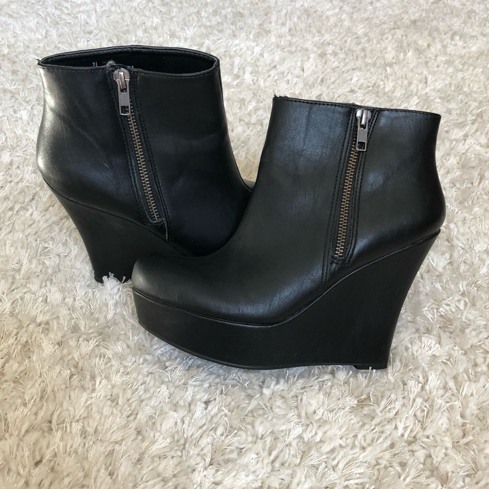 PLATFORM WEDGE BOOTIES